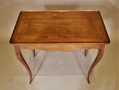 null Natural wood cabaret table with two side drawers and curved legs

H : 71 W :...