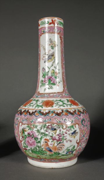 null *Lot dépareillé en céramique polychrome, Extrême Orient

H du vase : 26 cm.