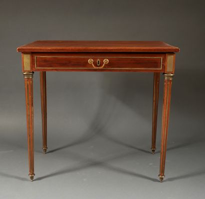 null Rectangular veneer table with brass framing and fluting, one drawer in the belt,...