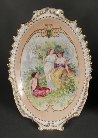 null *LIMOGES

Two oval polychrome porcelain plates decorated with gallant scenes

H:...