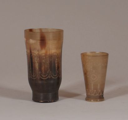 null Two engraved horn goblets

H: 13 and 8.5 cm.
