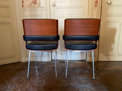 null 
Pair of armchairs and chairs in curved wood, black leatherette and chromed...