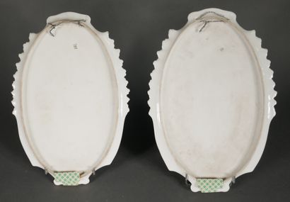 null *LIMOGES

Deux plaques ovales mouvementées en porcelaine polychrome à décor...