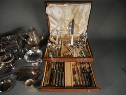 null *Lot of silver plated metal: cutlery and miscellaneous