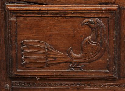 null Small carved natural wood cabinet, 19th c.

H : 195 L : 145 cm. (cracks, accidents,...