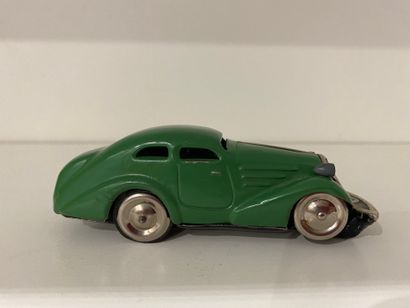 null SCHUCO

Vehicle 1/43 in green lacquered sheet metal

L : 12 cm. (accidents)