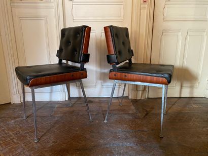 null 
Pair of armchairs and chairs in curved wood, black leatherette and chromed...