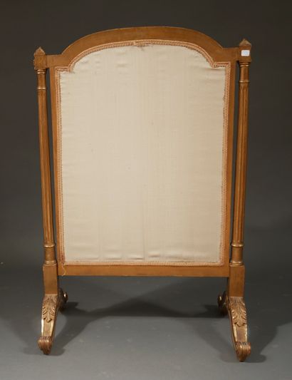 null Carved wood fire screen with gilding, tapestry with small points, Louis XVI...