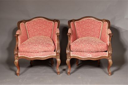 null A pair of Louis XV style natural wood carved bergères

H : 83 W : 65 D : 55...