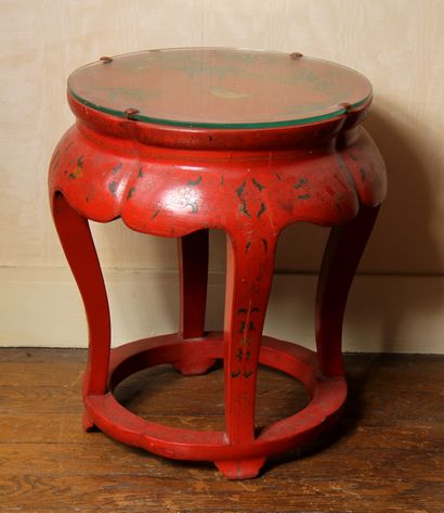 null Round four-legged pedestal table with red lacquered wood and polychrome branches,...