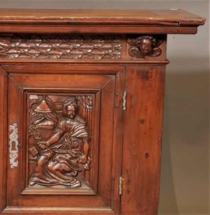 null *Buffet bas en bois naturel sculpté de femmes assises, style NéoRenaissance

H...