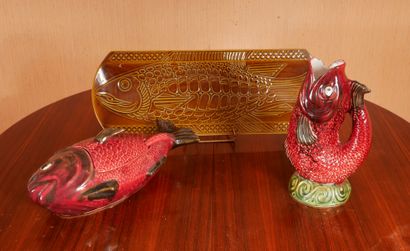 null *Lot in faîence :

- fish dish, Sarreguemines

- fish tureen

- vase in the...