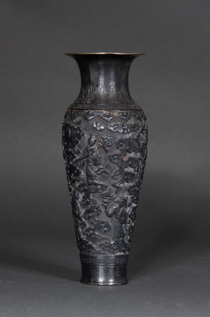 Vase balustre en argent 800°/°° à décor en...