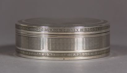 null *Boite ronde en argent et vermeil 925°/°° guilloché, style Louis XVI, travail...