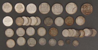 null Lot de pièces en argent :

- Quatre pièces de 100 FF 1984, 1986, 1987, 1988

-...