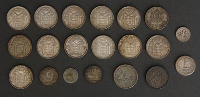 null Lot de pièces en argent :

- Douze pièces de 5 F Monaco Rainier III

- Une pièce...