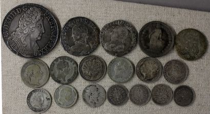 null *Lot de pièces en argent (usures) :

- Ecu d'argent aux trois couronnes 1711

-...