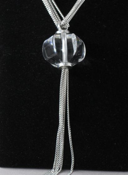 null *BACCARAT

Collier formé de cinq chaines en argent 925°/°°, pendentif en cristal...
