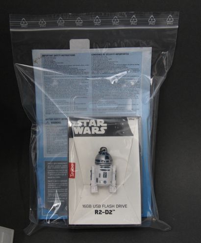 null JAKKS PACIFIC éd. 2015

Robot Star Wars R2-D2 en plastique à tête pivotante,...