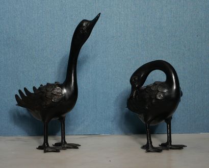 null Lot de quatre canards en métal laqué noir

H du plus grand : 35 cm.