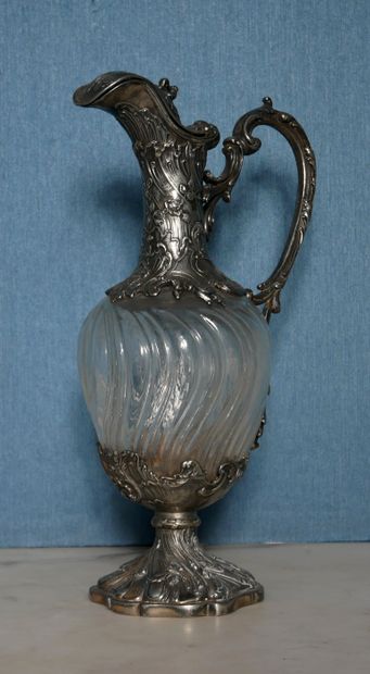 null Carafe en verre à côtes torses, monture en métal argenté

H : 33 cm.(usures...