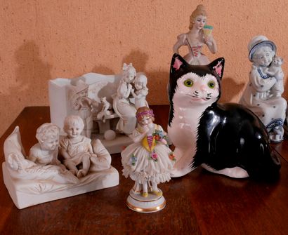 null Ensemble de statuettes en porcelaine et biscuit polychrome (accidents)