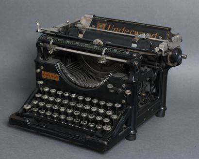 null UNDERWOOD

Machine à écrire