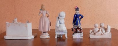 null Ensemble de statuettes en porcelaine et biscuit polychrome (accidents)