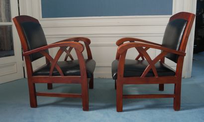 null Paire de fauteuils en bois naturel et skaï noir

H:83 L : 58 P : 68 cm. (accidents...
