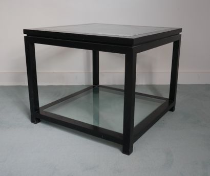 null Bout ce canapé carré en bois laqué noir et deux plateaux en verre

H : 50 L...