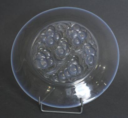 null René LALIQUE (1860-1945)

Assiette creuse modèle Marienthal en verre moulé pressé...