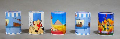 null UDERZO / GOSCINNY

Set of 5 round metal pots for pencils featuring the adventures...