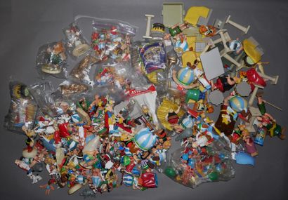 null UDERZO / GOSCINNY

Important collection of approximately 232 small figurines...