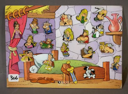 null GOSCINNY - UDERZO 

Illustrated cardboard support with 18 pins of the characters...