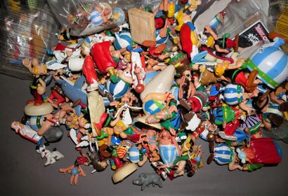 null UDERZO / GOSCINNY

Important collection of approximately 232 small figurines...