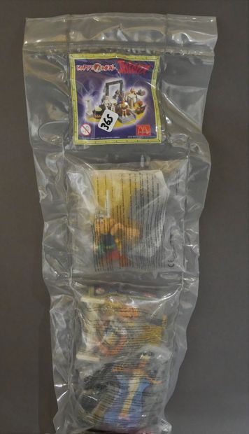 null UDERZO - GOSCINNY

Collectibles - Complete set of 6 figurines + Asterix stand...