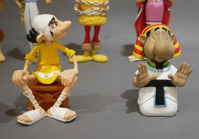 null UDERZO - GOSCINNY

Bel ensemble de 24 figurines issues de la série pour les...