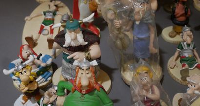 null UDERZO - GOSCINNY

Nice set of 90 figurines from the ATLAS series for Albert...