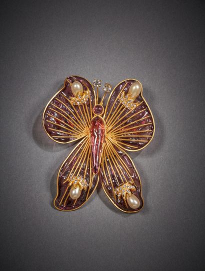 null GRIPOIX

Broche papillon en métal doré et verre coulé façon améthyste, agrémenté...