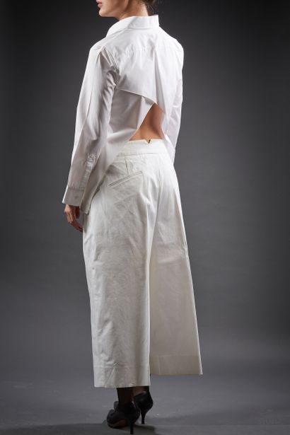 null Jil SANDER

Ensemble composé d'une chemise en coton blanc, petit col, simple...