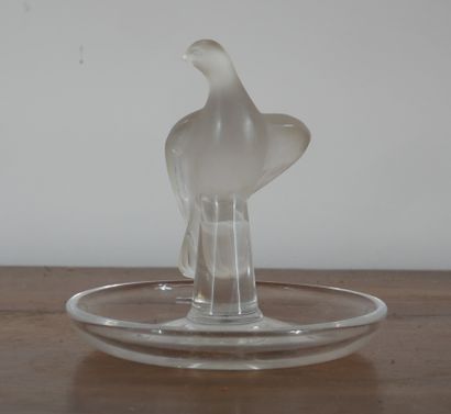 null LALIQUE France 

Baguier en cristal à décor d'oiseau, signé

H : 10 cm. (éclat...