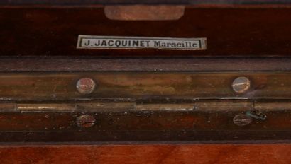null J. JACQUINET Marseille

Cave à cigares en bois de placage, éléments en laiton...