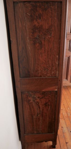 null Armoire en bois naturel à deux portes moulurées à trois panneaux, XIXème s.

H...