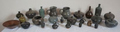 null Isabelle GAUDRY (1957-2011)

Lot de vases et essais divers en grès émaillé