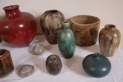null Lot de vases en céramique divers (petits éclats, manques)