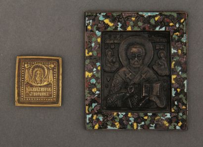 null Deux icônes de voyage, Russie XIXème s. :

- Une en métal et émail à décor en...