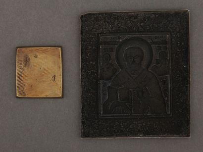 null Deux icônes de voyage, Russie XIXème s. :

- Une en métal et émail à décor en...