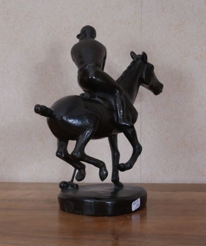 null 
Bernard AUGST (1934-)




Le joueur de polo




Sculpture en bronze signée,...