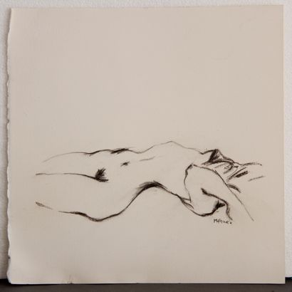 null Lot : 

- Michel FOUR (1945-)

Femme nue allongée

Fusain signé en bas à droite

31...