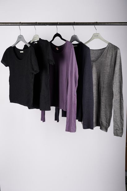 null MARNI - PRADA

Lot composed of sweater and cardigan in cashmere, wool and cotton,...